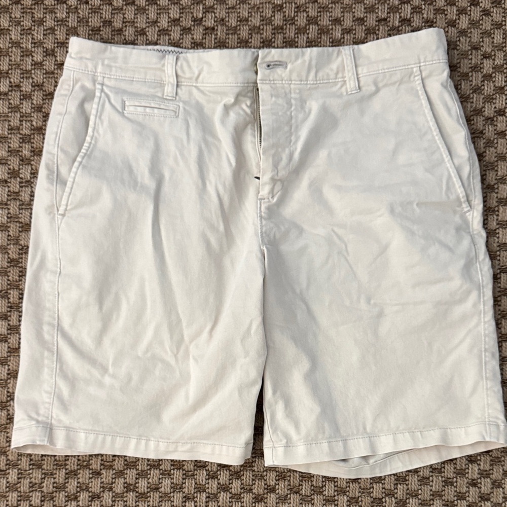 Johnnie-O Beige Men’s Shorts in excellent condition 32 w/10 length